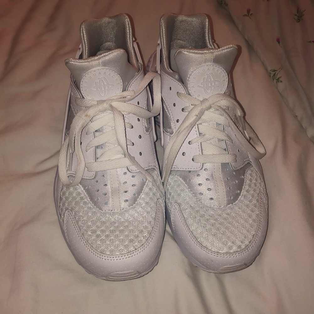 White Nike Huaraches